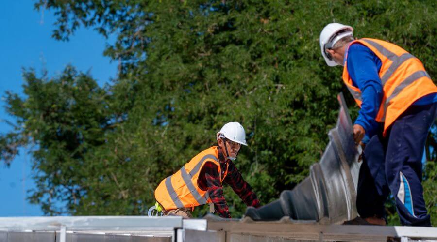 Professional gutter cleaning in West Hollywood, CA